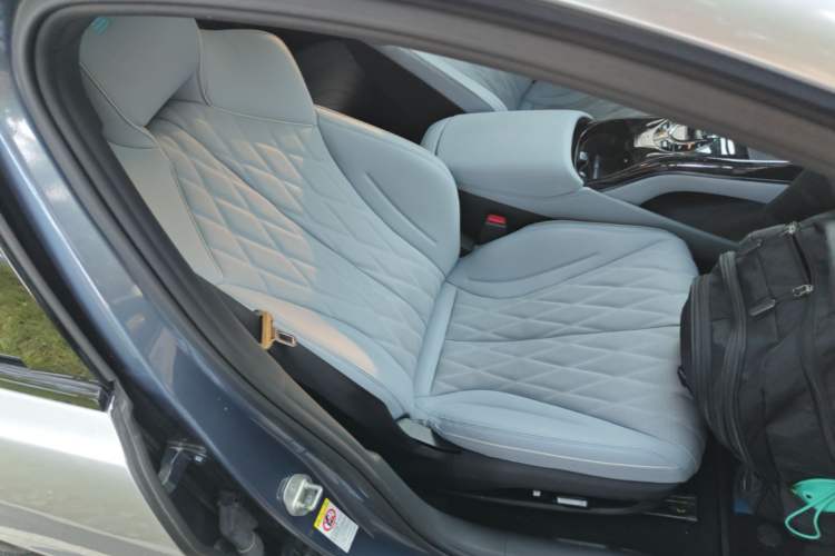 Used BYD Seal 2022 650 km All-Wheel-Drive Performance Version Right Front Seat
