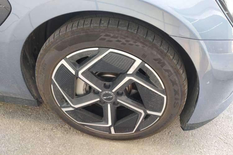 Used BYD Seal 2022 650 km All-Wheel-Drive Performance Version Right Front Wheel Hub