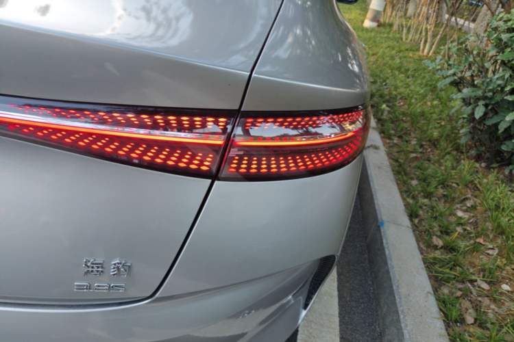 Used BYD Seal 2022 650 km All-Wheel-Drive Performance Version Right Rear Taillight