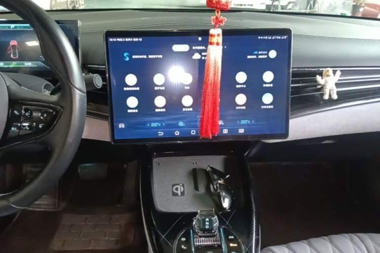 Used BYD Seal 2022 550 km Standard Range Rear-Wheel Drive Elite Version Audio And AC Panel