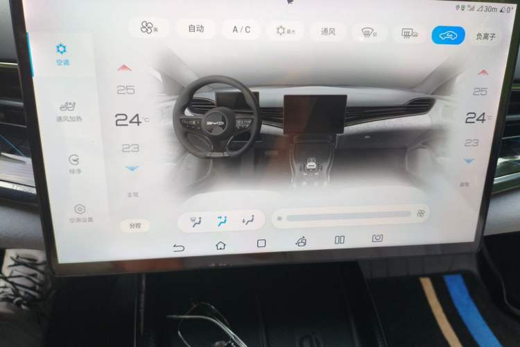 Used BYD Seal 2022 550 km Standard Range Rear-Wheel Drive Prestige Version Audio And AC Panel