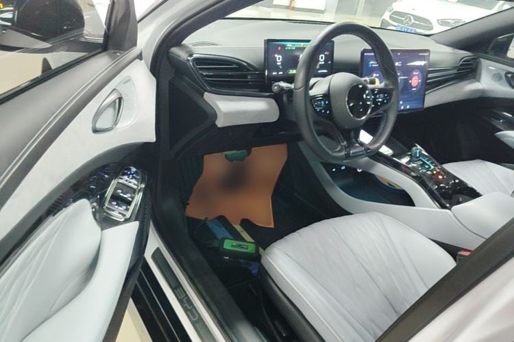 Used BYD Seal 2022 550 km Standard Range Rear-Wheel Drive Prestige Version Driver Seat