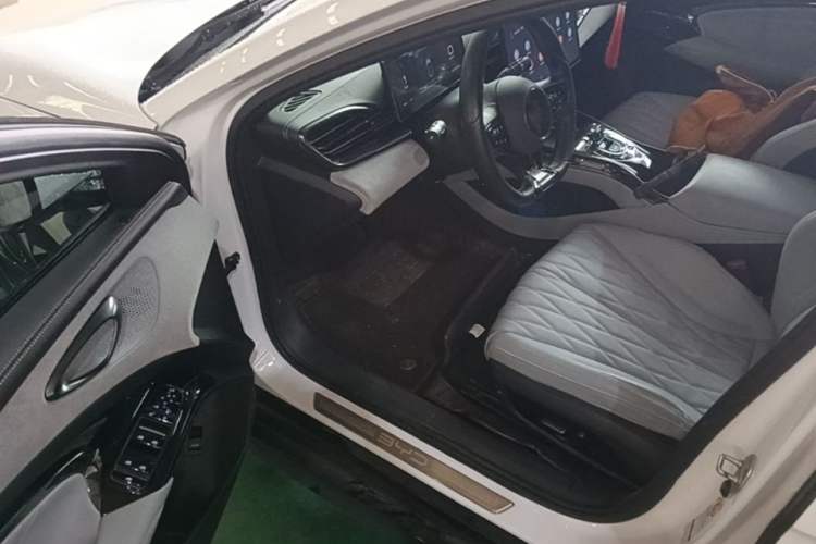 Used BYD Seal 2022 550 km Standard Range Rear-Wheel Drive Elite Version Driver Seat