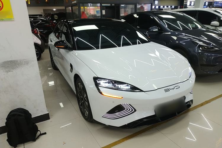Used BYD Seal 2022 550 km Standard Range Rear-Wheel Drive Prestige Version Exterior 1