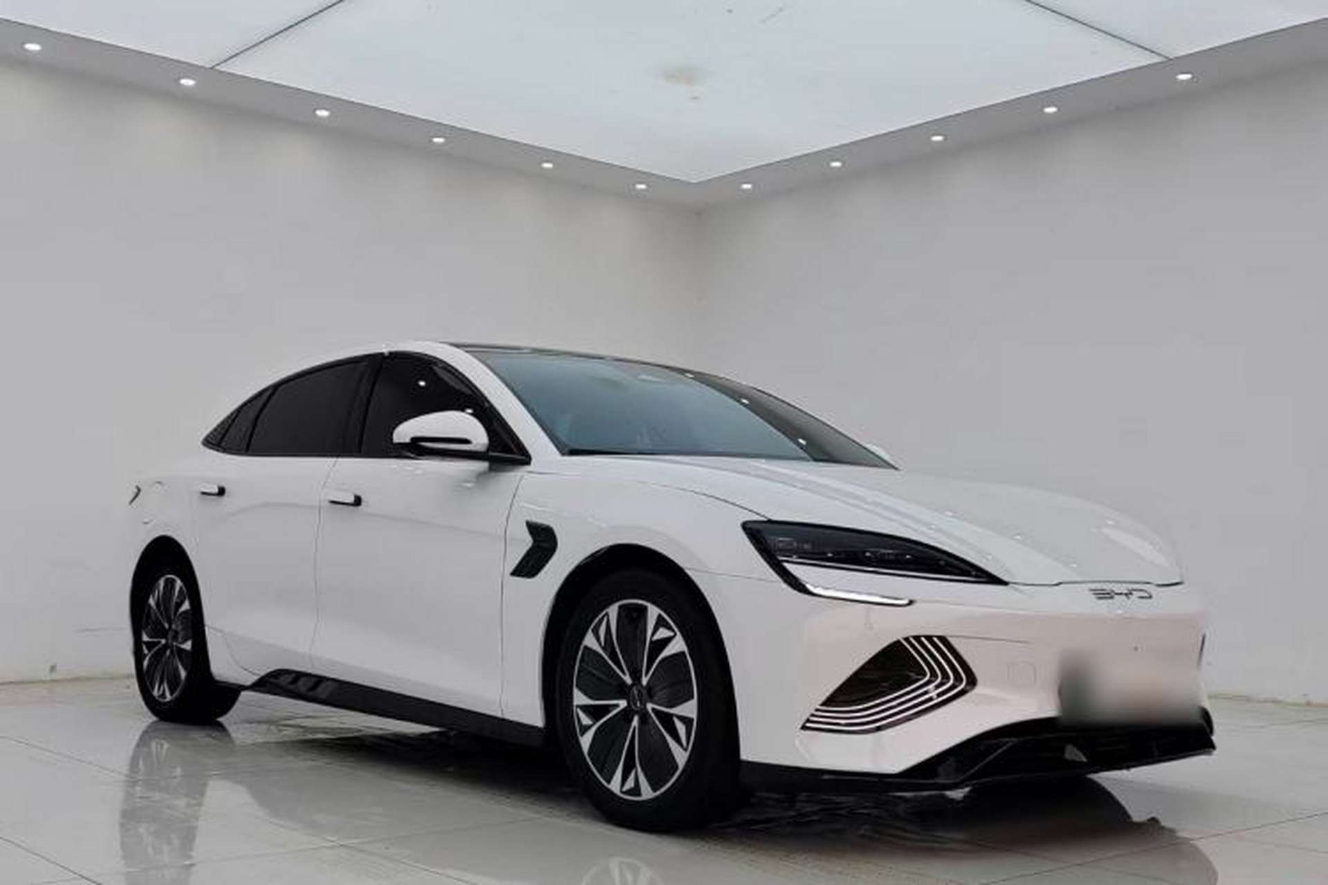 Used BYD Seal 2022 550 km Standard Range Rear-Wheel Drive Prestige Version Exterior 1
