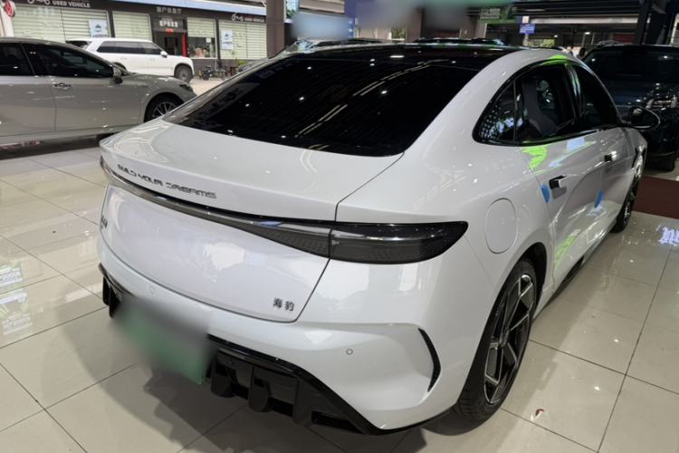 Used BYD Seal 2022 700 km Long-Range Rear-Wheel-Drive Version Exterior 3