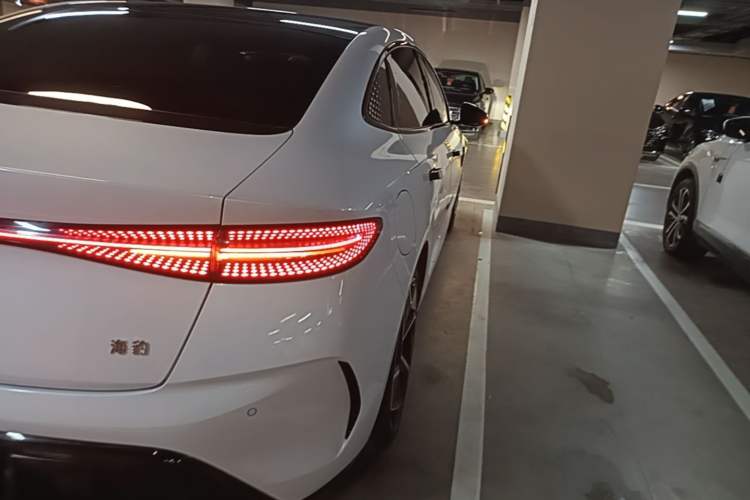 Used BYD Seal 2022 700 km Long-Range Rear-Wheel-Drive Version Exterior 3