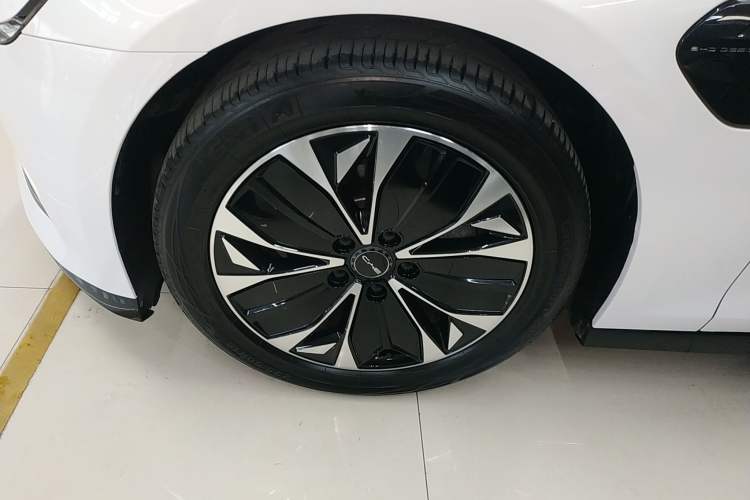 Used BYD Seal 2022 550 km Standard Range Rear-Wheel Drive Prestige Version Exterior 4