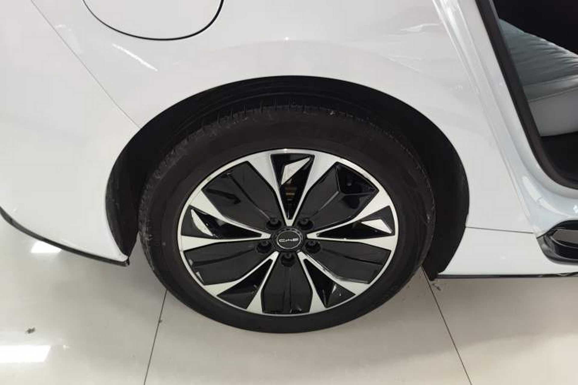 Used BYD Seal 2022 550 km Standard Range Rear-Wheel Drive Prestige Version Exterior 5