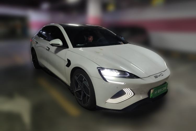 Used BYD Seal 2022 700 km Long-Range Rear-Wheel-Drive Version Front Right 45 Deg