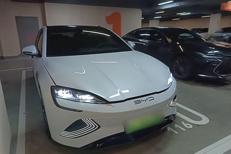 Used BYD Seal 2022 700 km Long-Range Rear-Wheel-Drive Version Front Right 45 Deg