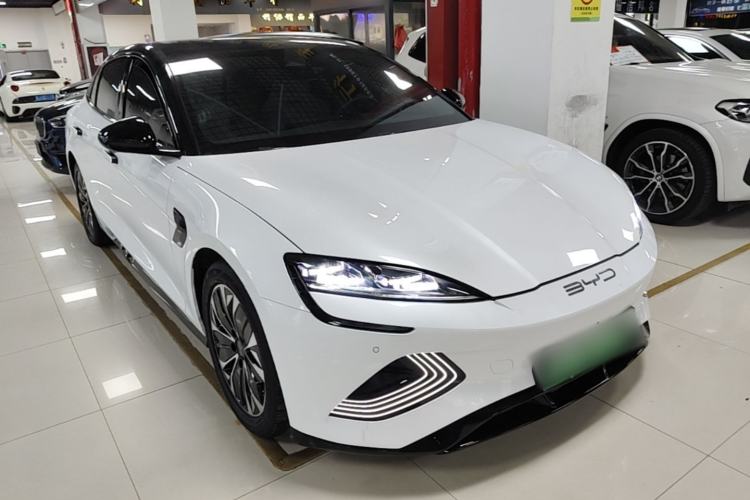 Used BYD Seal 2022 550 km Standard Range Rear-Wheel Drive Prestige Version Front Right 45 Deg
