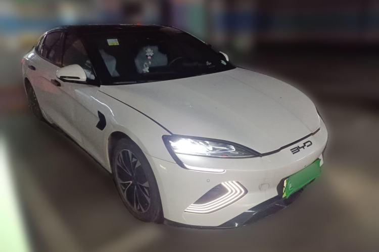 Used BYD Seal 2022 550 km Standard Range Rear-Wheel Drive Elite Version Front Right 45 Deg