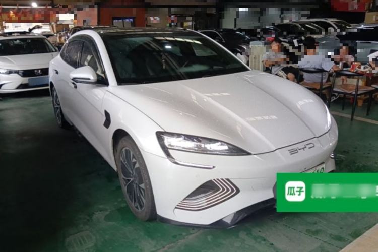 Used BYD Seal 2022 550 km Standard Range Rear-Wheel Drive Elite Version Front Right 45 Deg