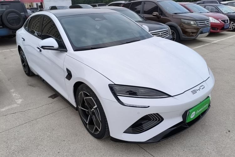Used BYD Seal 2022 700 km Long-Range Rear-Wheel-Drive Version Front Right 45 Deg