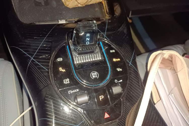 Used BYD Seal 2022 550 km Standard Range Rear-Wheel Drive Elite Version Gear Lever