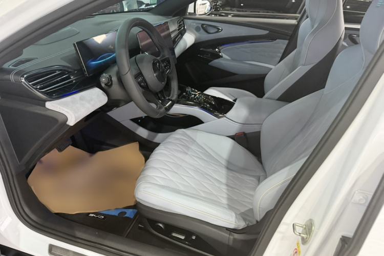 Used BYD Seal 2022 700 km Long-Range Rear-Wheel-Drive Version Interior 4