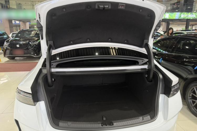 Used BYD Seal 2022 700 km Long-Range Rear-Wheel-Drive Version Interior 6