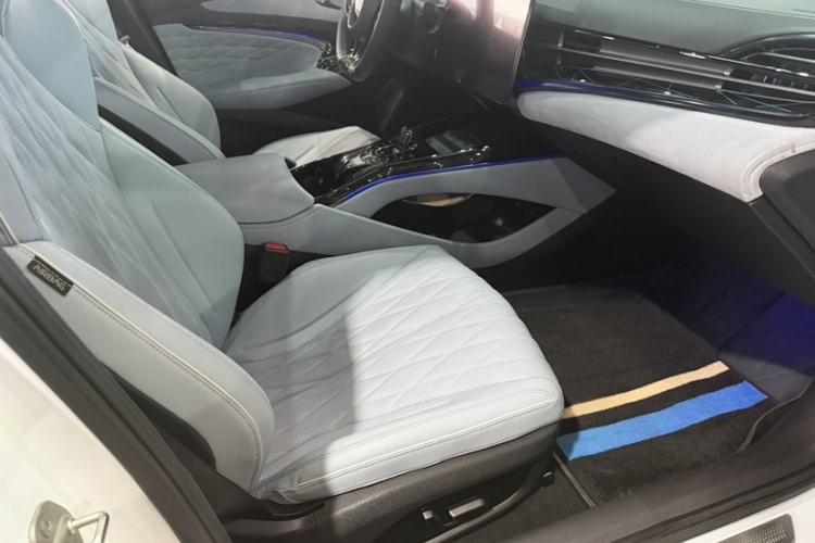 Used BYD Seal 2022 700 km Long-Range Rear-Wheel-Drive Version Interior 8