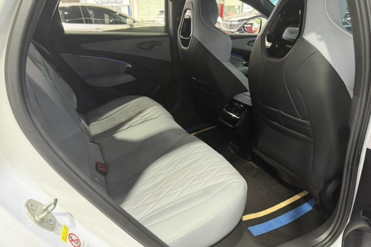 Used BYD Seal 2022 700 km Long-Range Rear-Wheel-Drive Version Interior 9
