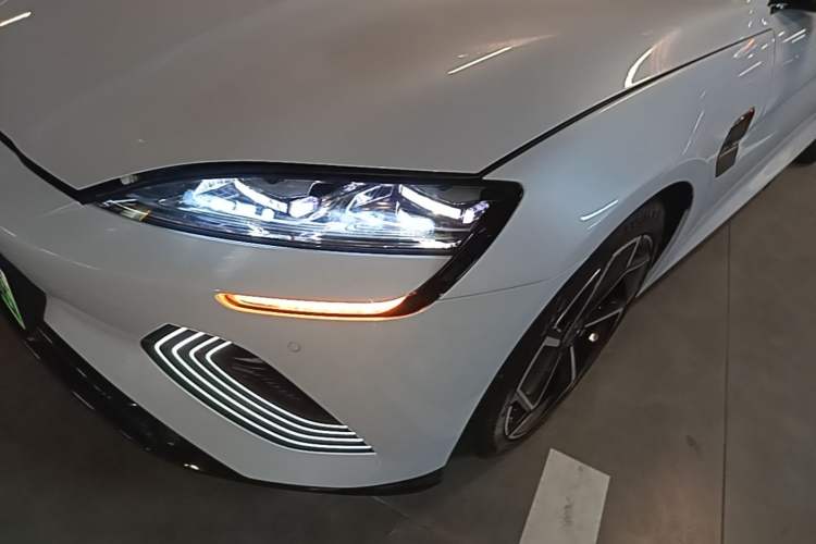 Used BYD Seal 2022 700 km Long-Range Rear-Wheel-Drive Version Left Front Headlight