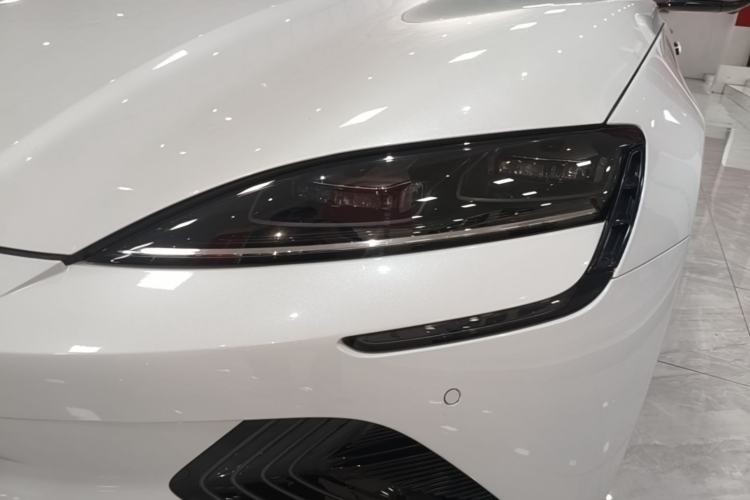 Used BYD Seal 2022 550 km Standard Range Rear-Wheel Drive Prestige Version Left Front Headlight