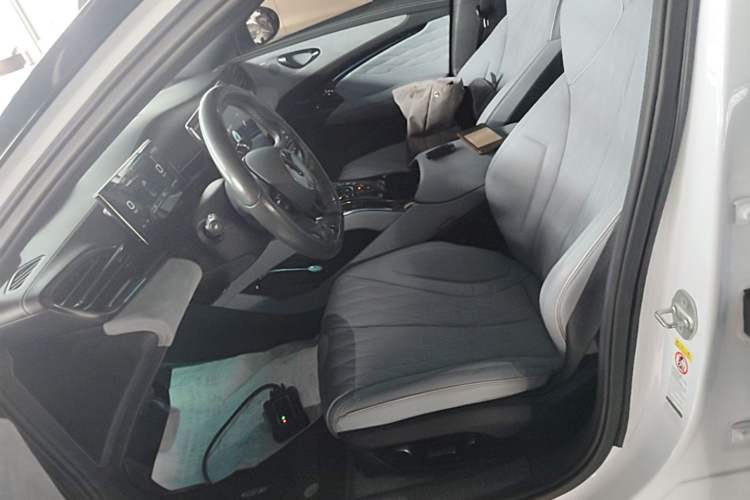 Used BYD Seal 2022 700 km Long-Range Rear-Wheel-Drive Version Left Front Seat
