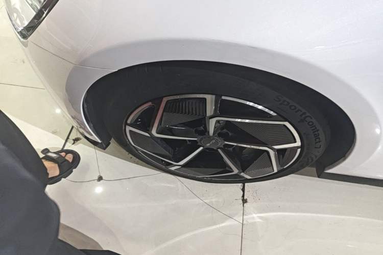 Used BYD Seal 2022 700 km Long-Range Rear-Wheel-Drive Version Left Front Wheel Hub