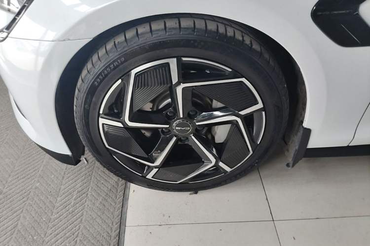 Used BYD Seal 2022 700 km Long-Range Rear-Wheel-Drive Version Left Front Wheel Hub
