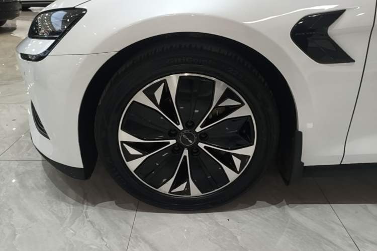 Used BYD Seal 2022 550 km Standard Range Rear-Wheel Drive Prestige Version Left Front Wheel Hub