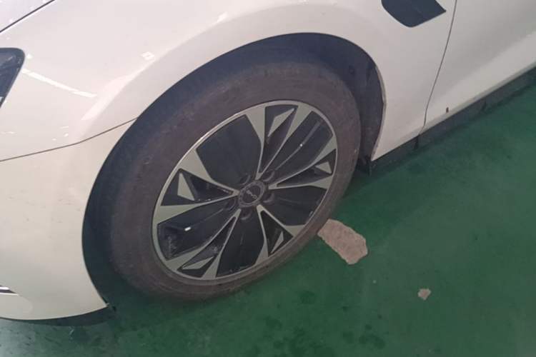 Used BYD Seal 2022 550 km Standard Range Rear-Wheel Drive Elite Version Left Front Wheel Hub