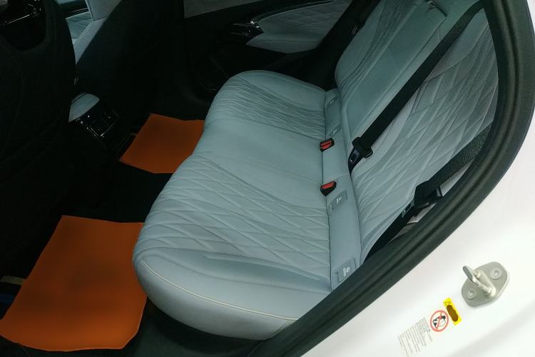 Used BYD Seal 2022 550 km Standard Range Rear-Wheel Drive Prestige Version Left Rear Seat