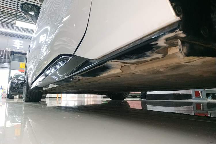 Used BYD Seal 2022 550 km Standard Range Rear-Wheel Drive Prestige Version Left Side Sill