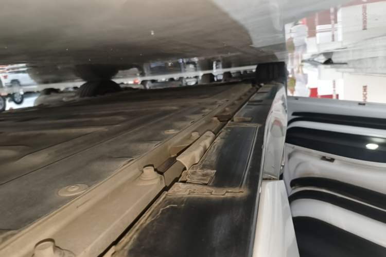 Used BYD Seal 2022 550 km Standard Range Rear-Wheel Drive Prestige Version Left Side Sill