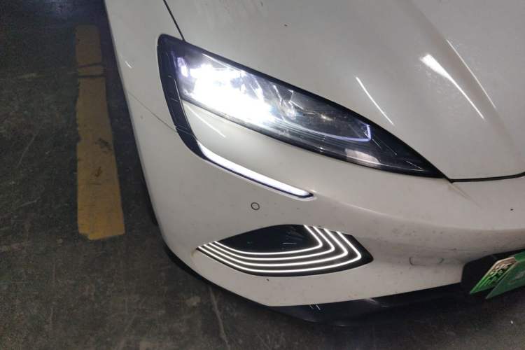 Used BYD Seal 2022 700 km Long-Range Rear-Wheel-Drive Version Right Front Headlight