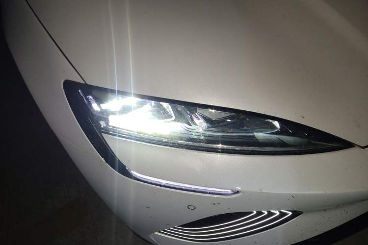 Used BYD Seal 2022 700 km Long-Range Rear-Wheel-Drive Version Right Front Headlight