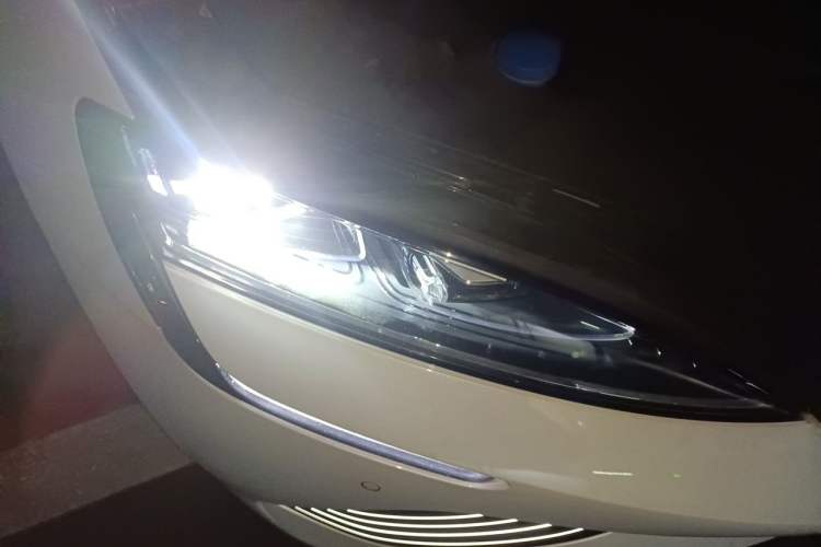 Used BYD Seal 2022 550 km Standard Range Rear-Wheel Drive Elite Version Right Front Headlight