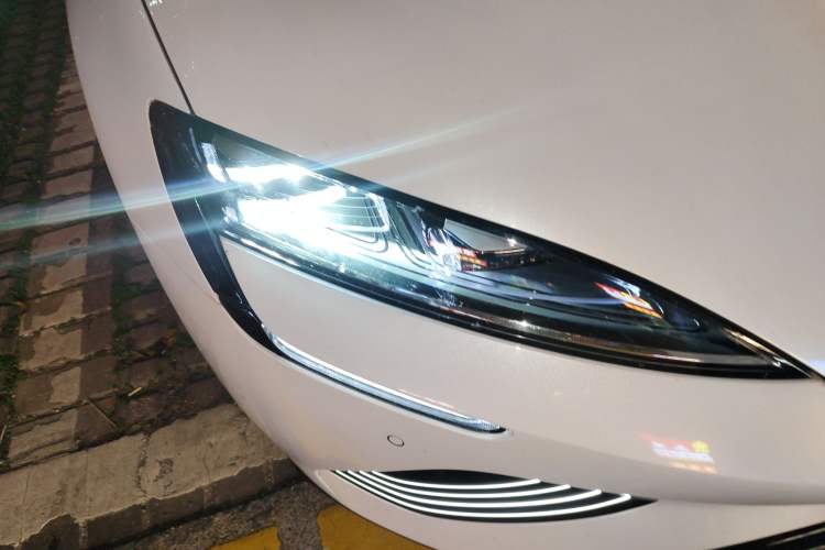 Used BYD Seal 2022 700 km Long-Range Rear-Wheel-Drive Version Right Front Headlight