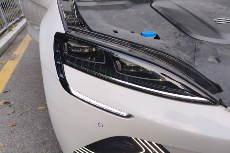 Used BYD Seal 2022 550 km Standard Range Rear-Wheel Drive Prestige Version Right Front Headlight
