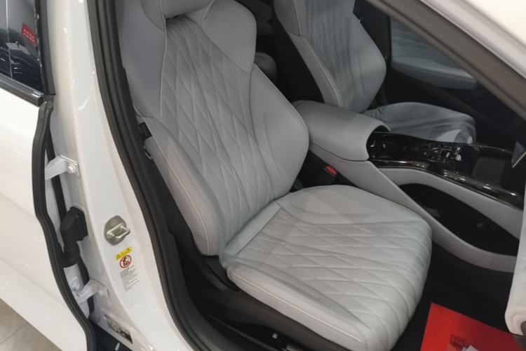 Used BYD Seal 2022 550 km Standard Range Rear-Wheel Drive Prestige Version Right Front Seat