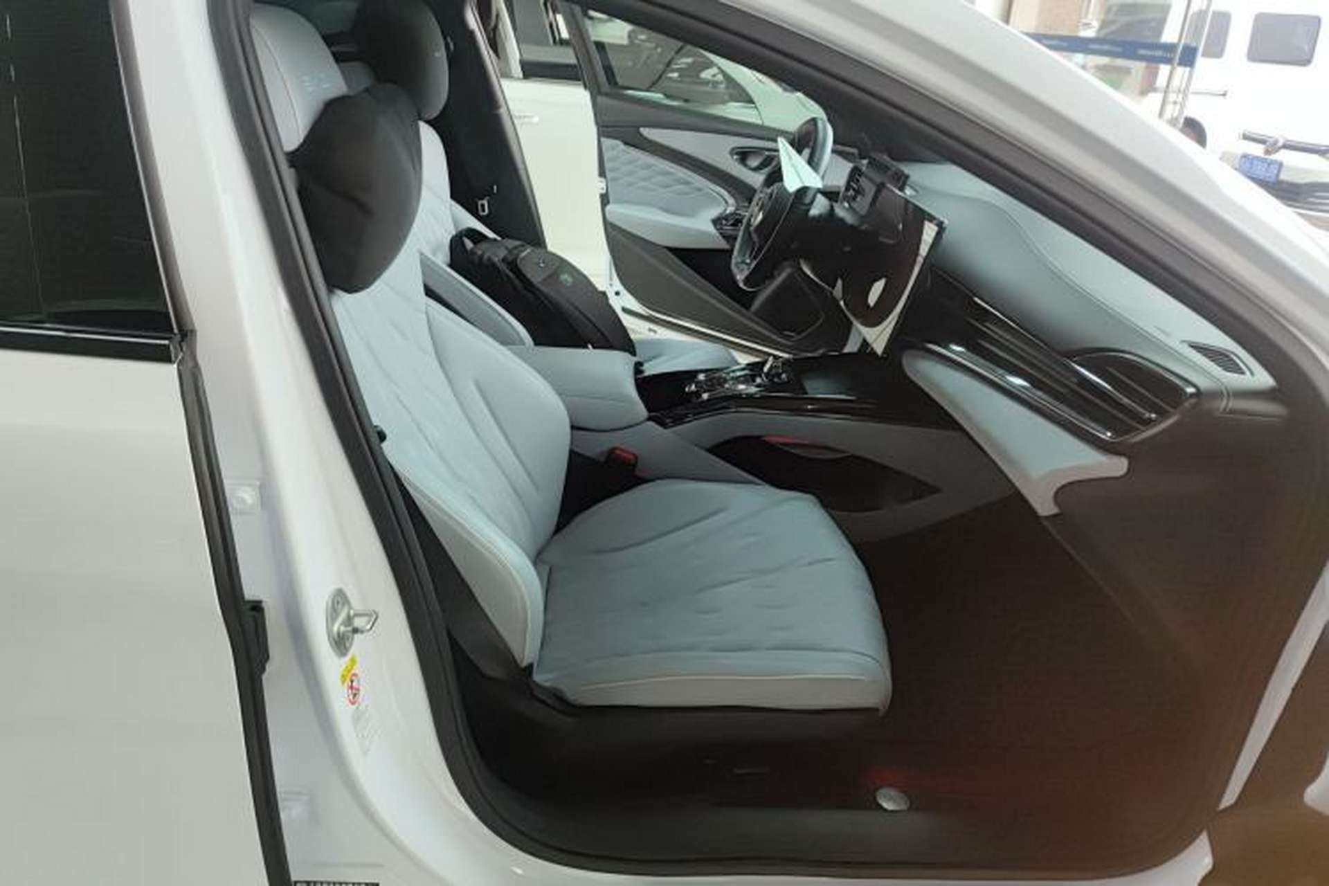 Used BYD Seal 2022 550 km Standard Range Rear-Wheel Drive Prestige Version Right Front Seat