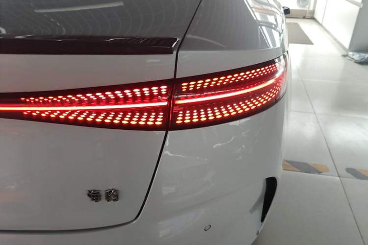 Used BYD Seal 2022 700 km Long-Range Rear-Wheel-Drive Version Right Rear Taillight