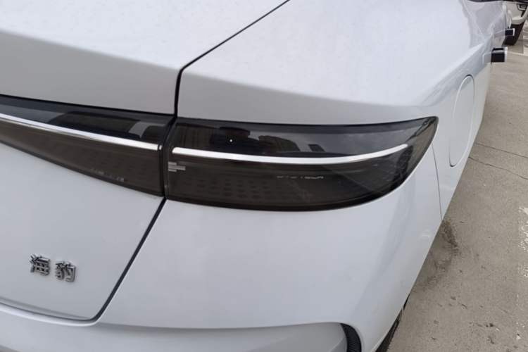 Used BYD Seal 2022 700 km Long-Range Rear-Wheel-Drive Version Right Rear Taillight