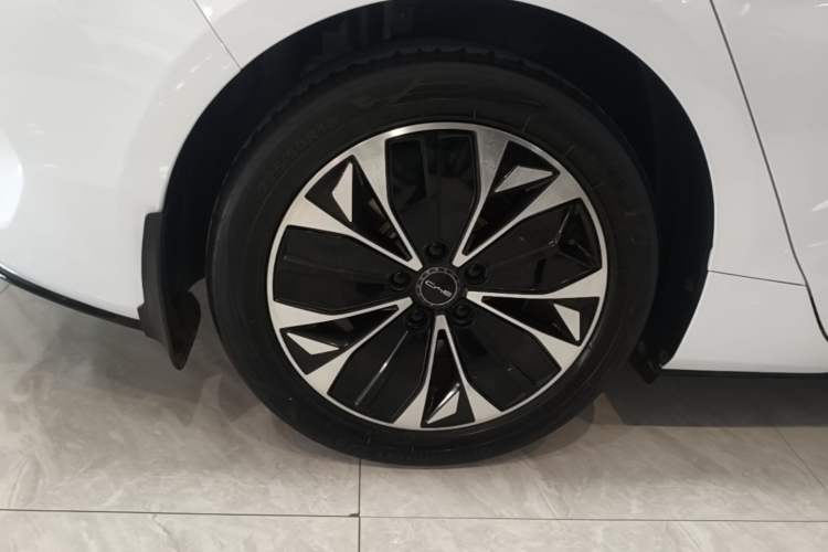 Used BYD Seal 2022 550 km Standard Range Rear-Wheel Drive Prestige Version Right Rear Wheel Hub