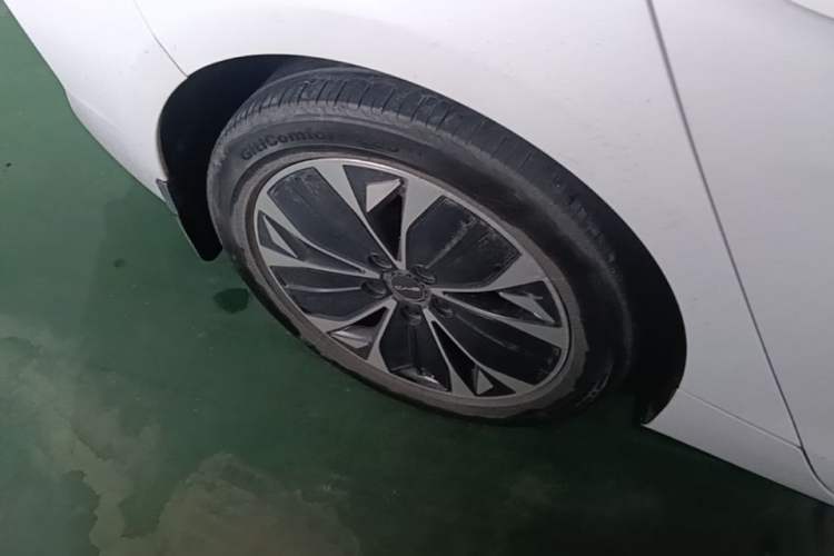 Used BYD Seal 2022 550 km Standard Range Rear-Wheel Drive Elite Version Right Rear Wheel Hub
