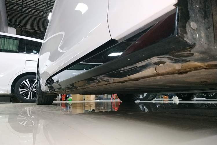 Used BYD Seal 2022 550 km Standard Range Rear-Wheel Drive Prestige Version Right Side Sill