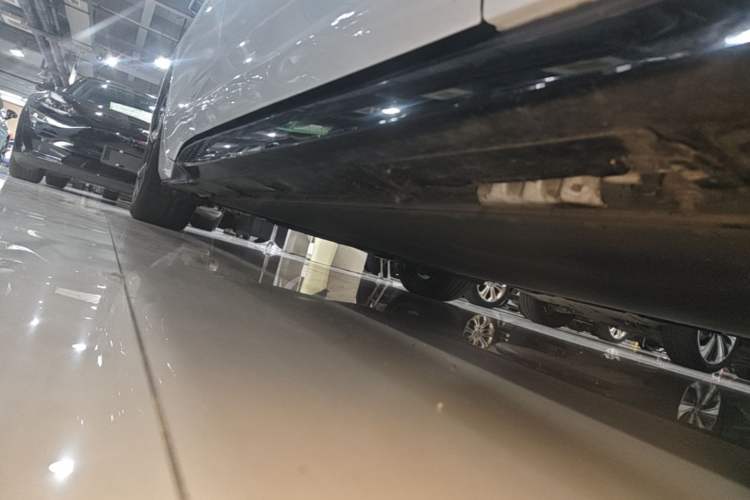 Used BYD Seal 2022 700 km Long-Range Rear-Wheel-Drive Version Right Side Sill