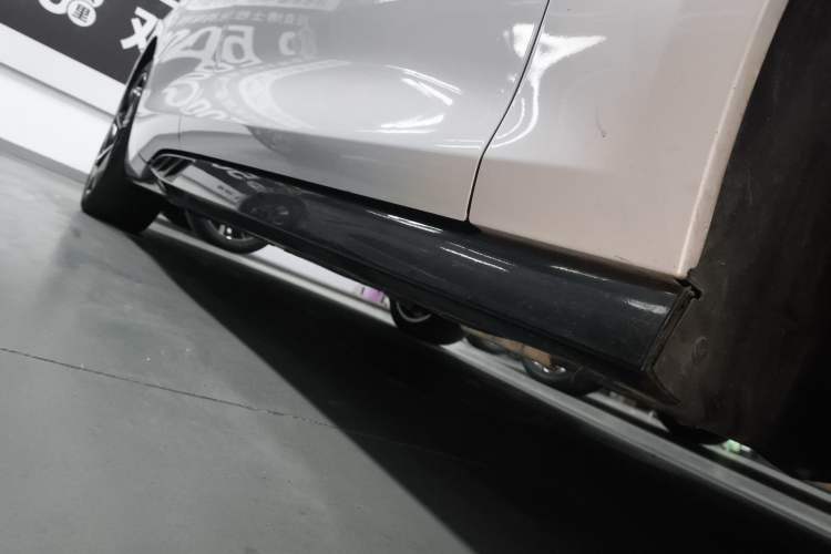 Used BYD Seal 2022 700 km Long-Range Rear-Wheel-Drive Version Right Side Sill