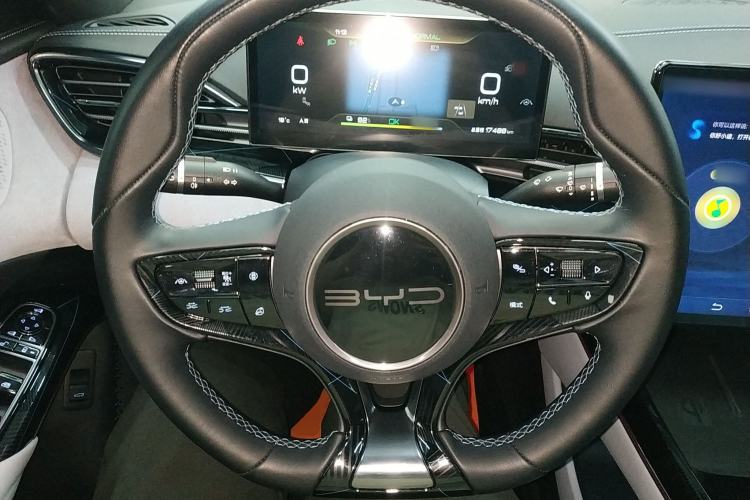 Used BYD Seal 2022 550 km Standard Range Rear-Wheel Drive Prestige Version Steering Wheel