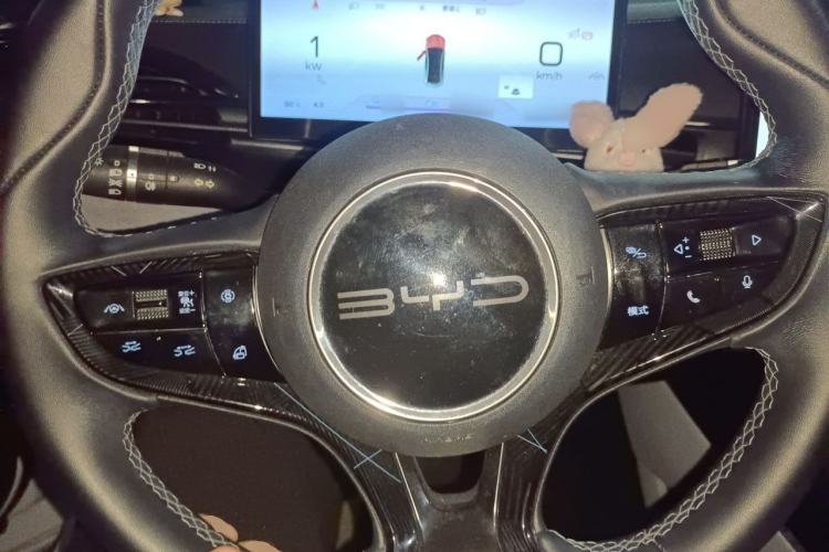 Used BYD Seal 2022 550 km Standard Range Rear-Wheel Drive Elite Version Steering Wheel